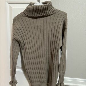 Amoli woman’s sweater s/m NWOT